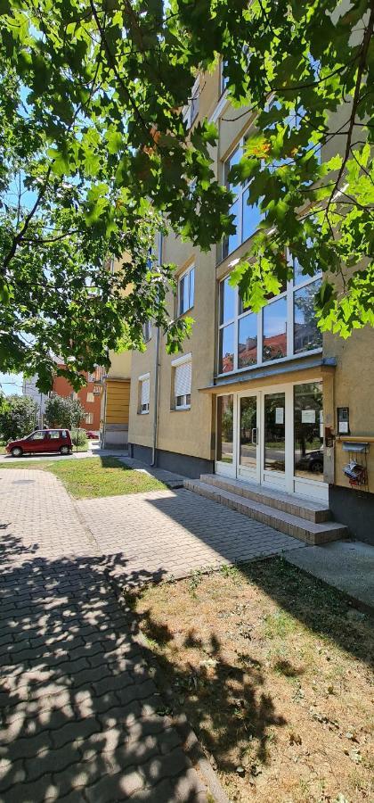 Ferienwohnung Ybs Apartman Zalaegerszeg Exterior foto